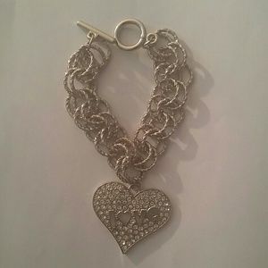 A bracelet that "L❤ve"